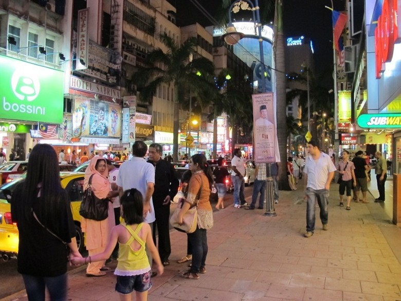 Beginilah Suasana Malam Minggu Di Kuala Lumpur