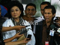 Kuasa hukum Hartati, Patra Zen juga mengungkapkan hal yang serupa. Menurutnya jika berkas sudah lengkap seharusnya langsung saja penyidik melimpahkan ke penutut umum agar selanjutnya bisa diserahkan ke pengadilan. Ramses/detikcom.
