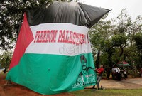 Mereka juga menyatakan dukungan untuk kemerdekaan Palestina.