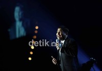 Salah satu hits Harvey Tetaplah Bersamaku menjadi penutup konser yang dihadiri penonton lebih dari 1000 orang penonton.