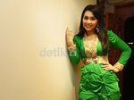 Cantiknya Ratna Listy dengan Gaun Hijau