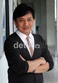 Gaya preppy Yovie Widiyanto. Gus Mun/detikHOT.