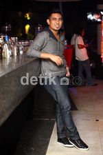 Rio Febrian Bergaya Casual