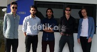 Sebelum menghibur penggemarnya di acara Soulnation 2012, band Valerius tampil di acara DahSyat, Studio RCTI, Kebon Jeruk, Jakarta Barat, Jumat (28/9/2012). Gus Mun/detikHOT.