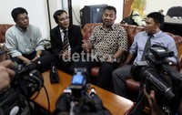 Icuk membuktikan ucapannya untuk memperkarakan Munas PB PBSI di Yogyakarta minggu lalu. Ia menyerahkan berkas gugatan ke BAKI dan BAORI.