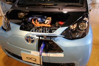 Mobil eQ diklaim sebagai mobil listrik yang sangat irit konsumsi energinya yaitu 104 Wh/km. Dalam kondisi baterai terisi penuh, mobil ini bisa berjalan hingga 100 km. Sedangkan kecepatan maksimalnya mencapai 125 km/jam.
