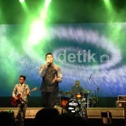 Suara Renyah Tulus Ramaikan Java Soulnation Hari Kedua