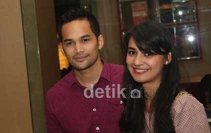Malam Mingguan Sederhana Shireen Sungkar & Teuku Wisnu 
