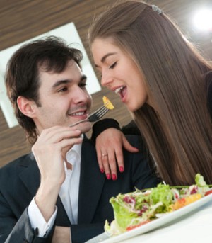 Kencan dengan Pecinta Kuliner? Buat Ia Terkesan dengan Cara Ini!