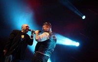 Beberapa tembang hits miliknya seperti  Close To Heaven, I Wanna Sex You Up, All 4 Love juga ikut dibawakan.