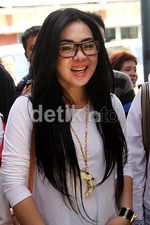 Syahrini Jenguk Abimanyu & Korban Tawuran