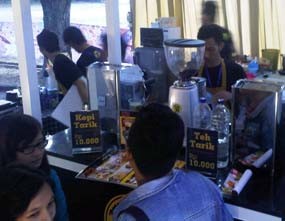 Pecinta Kopi Kumpul Bareng di Malang Coffee Festival