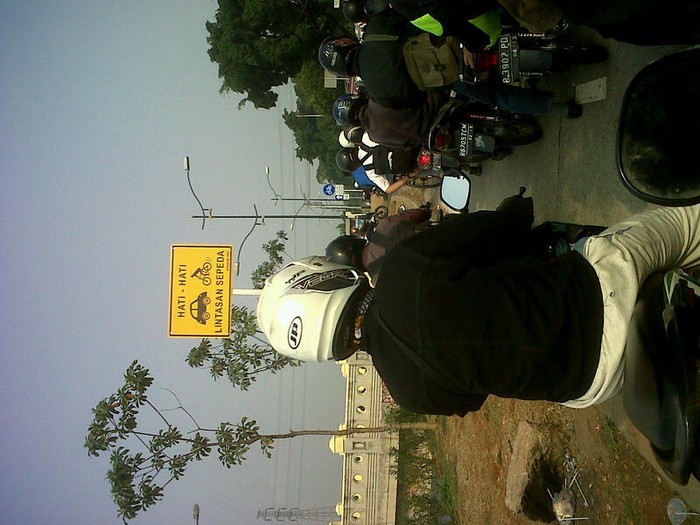 Duh! Jalur Sepeda di BKT Isinya Motor Semua