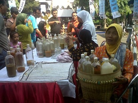 Penjual Jamu Tradisional Kampanye Hidup Sehat di DPRD Jateng