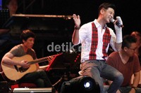 Ia medley lagu 2NE1 I Dont Care, Wonder Girls Nobody, Super Junior Sorry Sorry, dan lagu Big Bang. Demam Gangnam Style juga sampai ke Tim dan ia menyanyikan lagu tersebut tapi mengganti liriknya menjadi KPOP Style.