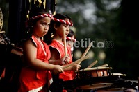 Replika bangunan kuil yang diyakini bahwa dewa yg ada didalam MIKOSHI akan mengawasi dan memberikan berkah kepada daerah yangdilalui.