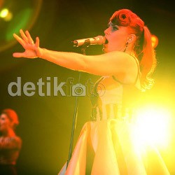 Tampil Atraktif di Java Soulnation 2012, Scissor Sisters pun Goyang Ngebor