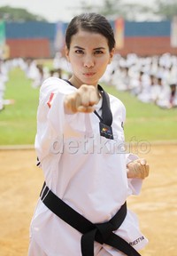 Tya merupakan public figur yang memiliki latar belakang kemampuan teakwondo dan pernah berprestasi dalam olahraga ini.
