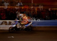 Para pembalap kelas bebek matic 130 cc tune up seeded  berjuang keras menaklukan lintasan.