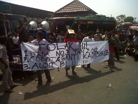 Sopir Bus Semarang Mogok Kerja, Ratusan Penumpang Terlantar