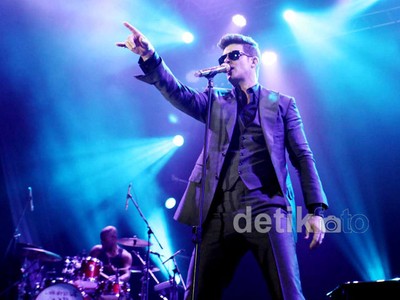 Robin Thicke Tutup Java Soulnation 2012
