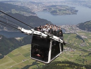 Keren! Swiss Punya Kereta Gantung Bertingkat Terbuka