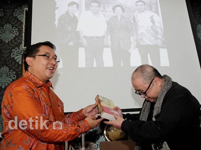 Peluncuran Buku Moerdiono Praktik Berbangsa