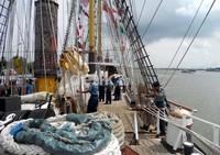 Selama tiga hari sandar di Belawan, warga yang ingin melihat dari dekat kapal perang itu, dipersilahkan datang. Seterusnya kapal akan melanjutkan perjalanan ke Jakarta, dan berhenti di Surabaya.