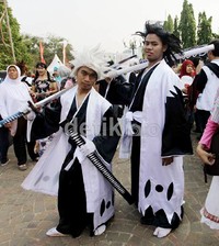 Mereka berkostum sesuai dengan karakter kesukaannya.