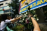 Siswa-siswi SMA 70 melakukan tabur bunga di bundaran Bulungan, Jakarta Selatan. Ramses/detikcom.