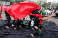 Teatrikal ini berlangsung sekitar 30 menit dan dilanjutkan dengan berbagai orasi dari Presidium Front Aliansi Anti Komunis.