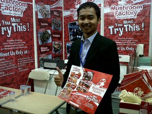 Sarjana Muda Ini Bisnisnya Menjamur Jual Makanan Ringan dari Jamur