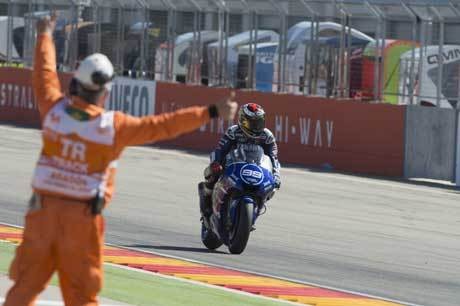 Pikirkan Titel, Lorenzo Main Aman di Aragon