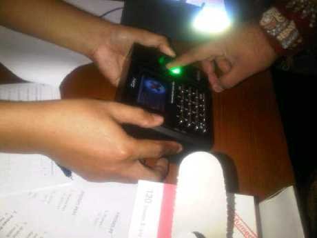 Absensi Finger Print Macet, Anggota DPR Marah