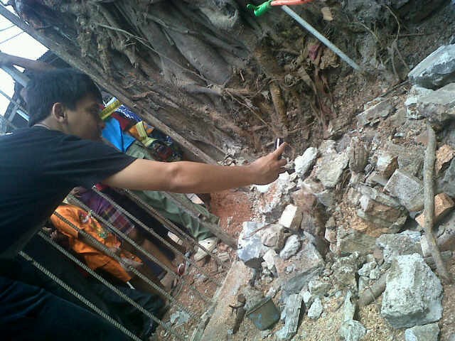 Warga Klender Dikagetkan Penemuan Granat Nanas