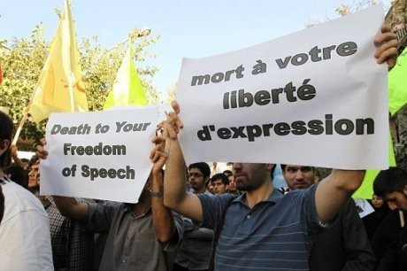 Demonstran Iran Lemparkan Batu ke Pos Keamanan Kedubes Prancis