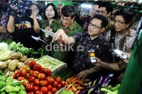 Muhaimin datang ke Pasar Jatinegara pada Selasa (2/10/2012) sekitar pukul 09.20 WIB.