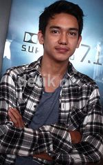 Gaya Casual Adipati Dolken