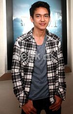 Gaya Casual Adipati Dolken