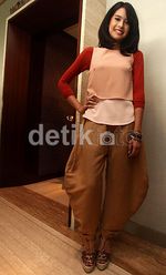 Manisnya Senyuman Maudy Ayunda