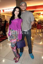 Iis Dahlia Bergaya Muda