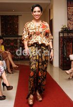 Kaum Sosialita Ikut Berbatik