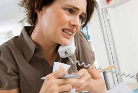 Curhat via Telepon Sama Efektifnya dengan Ngobrol Langsung