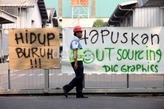 Bila Tuntutan Tak Dipenuhi, Buruh Ancam Blokir Tol, Bandara & Pelabuhan