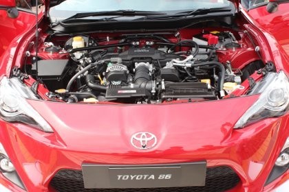 Subaru BRZ Lawan Toyota 86 Subaru BRZ Lawan Toyota 86