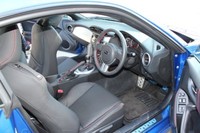 Subaru BRZ Lawan Toyota 86