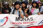 Ribuan Buruh Aksi Jalan Kaki