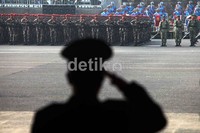 Seluruh perwakilan dari berbagai kesatuan TNI mengikuti gladi bersih peringatan HUT ke-67 TNI.