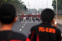 Konvoi motor ini dilakukan untuk menuntut penghapusan sistem kerja outsourcing dan upah rendah.