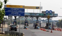 Pihak Jasa Marga tetap membuka akses pintu tol Kawasan Industri MM 2100 di Cibitung, Kabupaten Bekasi.